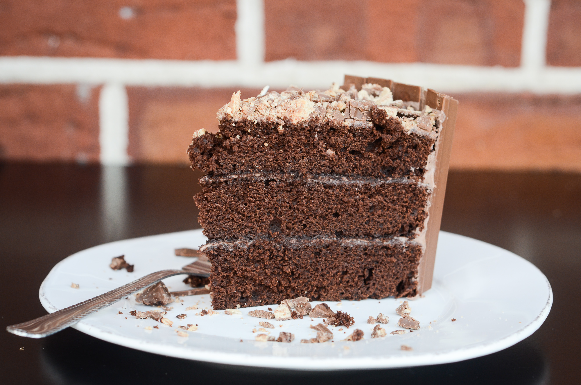 KitKat Chocolate Layer Cake - VeryVera